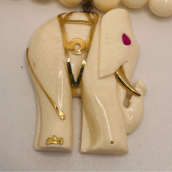 Vintage 14k 585 Yellow Gold Ruby Bone Elephant Pendant on Beaded Necklace - Picture 2 of 6